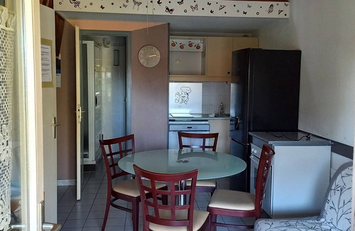 Loupian Condo | Maisonnette with swimming pool, tennis court and boules pitch 5 mins from Etang de Thau