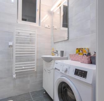 Belso-Ferencvaros Apartment | Maja's Sweet Little Home with Free Parking and Air Condition