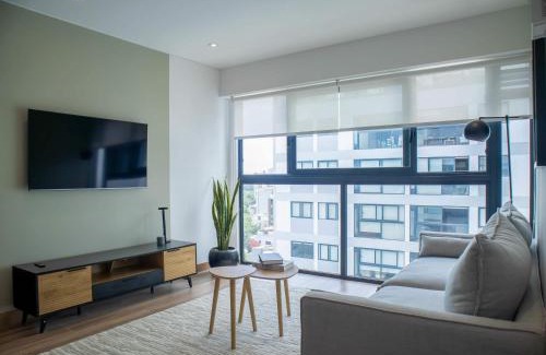 Leuro Apartment | Majestic 2BR with Modern Pool in Miraflores