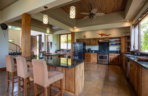 Valle Pura Vida House | Majestic Mountain and Ocean Views with Wonderful Wildlife-The Rainforest Estate