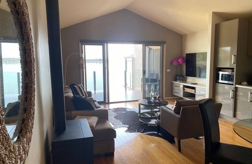Nagambie Apartment | Majestic Nagambie lake view from your own private balcony. Centrally located.