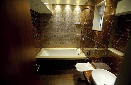 Mira Road East Hotel | MAJESTIC SUITES BOUTIQUE HOTEL