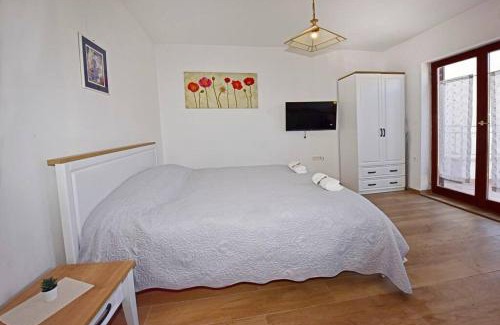Funtana Apartment | Mak charming close to the sea