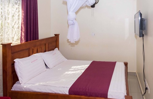 Entebbe Hotel | Mak-Queen HotelL - Kajjansi near the Air Field