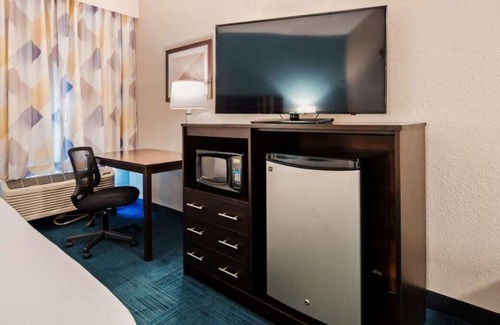 Blaine House | Making The Best Memories Along The Way! 3 Convenient Units, Free Parking, Pool