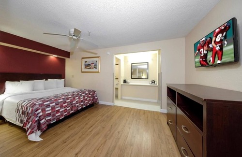 Ellenton Hotel | Making The Best Memories Along The Way! Pool, Free Parking, Pets Are Welcome!
