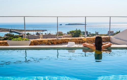 Diakofti Apartment | Makrikythera Luxury Suites - Private Pool or Hot Tub Suites