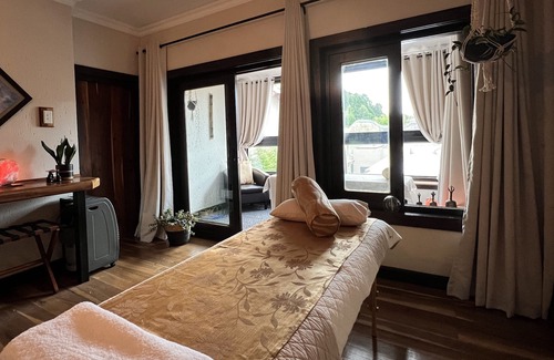 Kwa Sani House | Malachite Manor