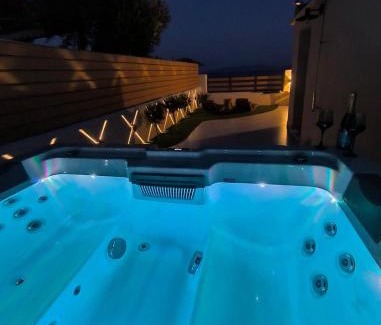 Volos House | Malakion Lux Seaside Jacuzzi