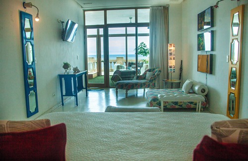 Centro Havana Hotel | Malecon 663