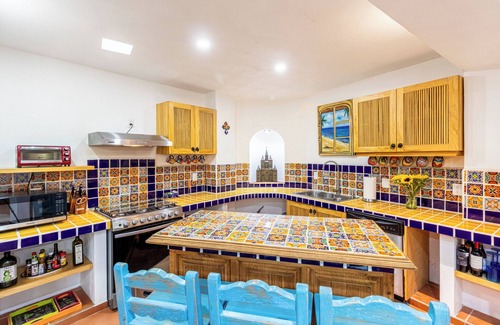 Lazaro Cardenas Condo | Malecon Dream home. 3 bedroom 3 full bath sleeps 6-8 close to everything