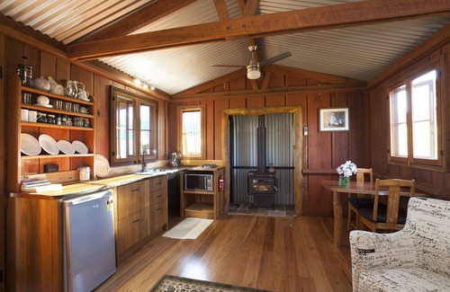Maleny Cabin | Maleny Clover Cottages (Cottage Two)