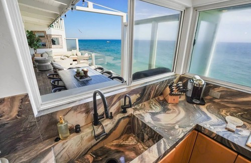 Malibu House | Malibu Oceanfront Luxury Haven