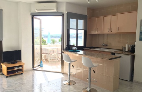 Costa de la Calma Apartment | MALLORCA, WI-FI SANTA PONSA SEA VIEW FIRST LINE