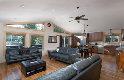Valemount House | Mama Bear Cabin Rental