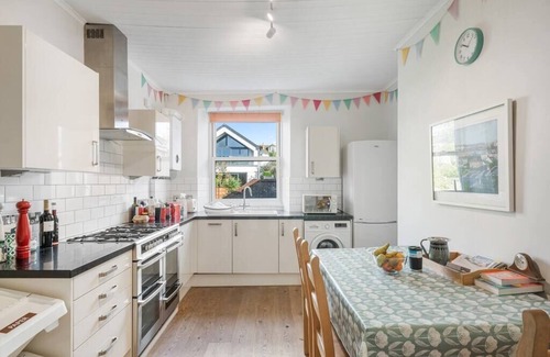 Maenporth Apartment | Manacles - Spacious flat near beach with sea views & parking