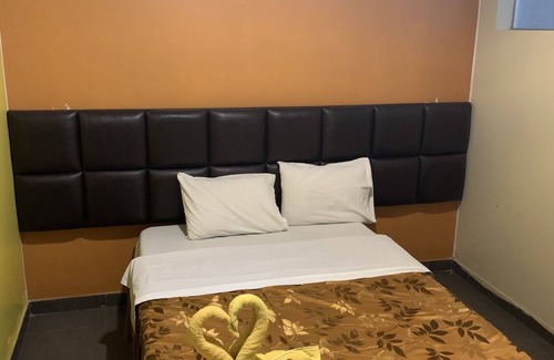 Puente Piedra Hotel | Manantial Hotel No.003