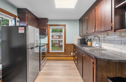Manchester Apartment | Manchester 1-Bedroom Oasis APT Near Downtown Main Street. Pet-Friendly!