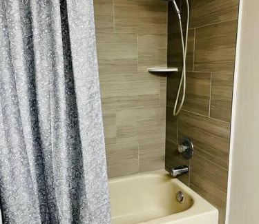 Southside Apartment | Mandarin Cheerful 2 Bedroom Townhouse w/fireplace