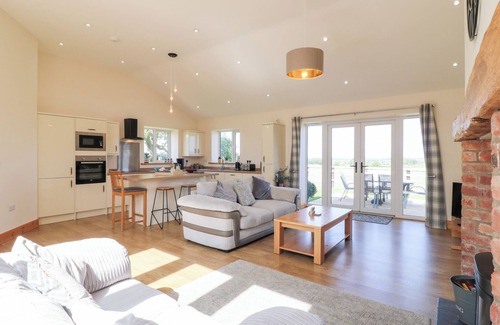 Melton Mowbray House | MANDARIN COTTAGE, pet friendly, with open fire in Melton Mowbray
