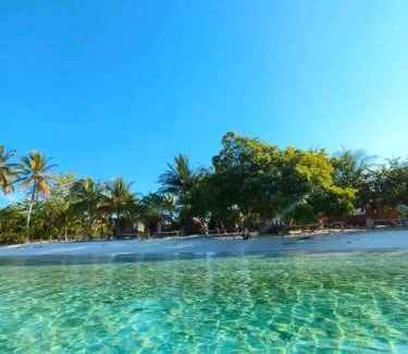 Pulau Fam House | MANDAROU HOMESTAY RAJA AMPAT