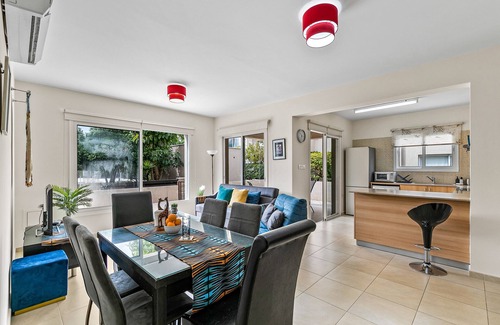 Mandria Apartment | Mandria Superb 2xbed Apartment by VICHY Holidays