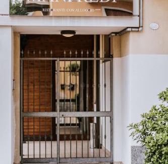 Romentino House | Manfredi ristorante con alloggio
