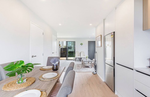 Mangere Bridge House | Māngere Bridge Retreat – Just 10 Minutes to the Airport!