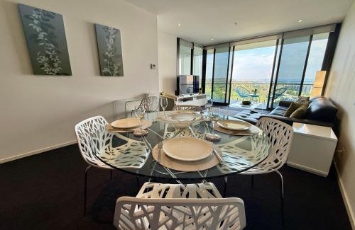 City East Apartment | Manhattan Luxe Views L14 Pool Spa Gym 1BR 1 Bath 1 Secure Parking Central City