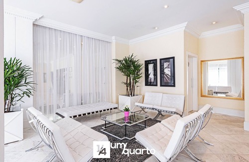 Reboucas Apartment | Manhattan On Floor