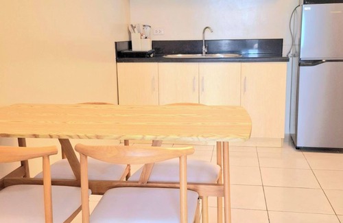Ermita Night District Apartment | Manila Bayview Rental Superior 1BR 1BA w/Balcony Bayview Pool Netflix