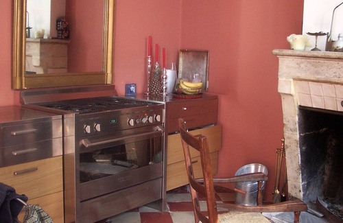 Vertheuil House | Manoir between wine and ocean, sleeps 6, village square in hamlet. Peace, nature.