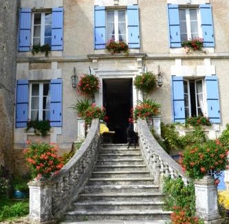Montmoreau-Saint-Cybard Bed & Breakfast | Manoir La Breuille