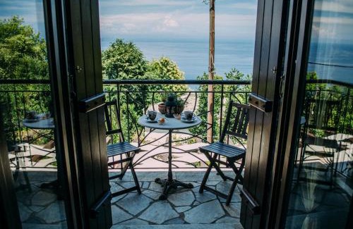 Mouresi Apartment | Manolies