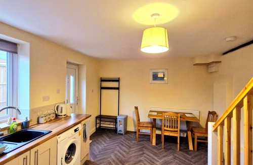 Hawbridge House | Manor Cottage Barn. Near the beautiful city of Worcester and Malvern.
