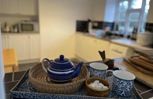 Chard Cottage | Manor Farm Cottage - Ideal for families & groups