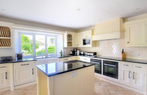 Burton Bradstock Cottage | Manor Lodge