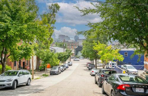 Mount Auburn House | Mansfield Retreat - A Chic Downtown Experience