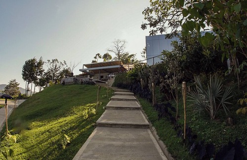 El Penol House | Mansión de Lujo en el Peñol con Vista Exclusiva a la Piedra y Acceso al Embalse