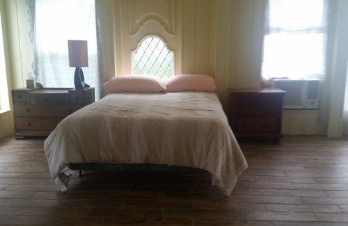 Meridian Bed & Breakfast | Mansion in Meridian, TX - Great central location for vacation in Bosque County