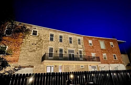 Bellevue House | Mansion on the Mississippi River-7 Bedrooms&Baths
