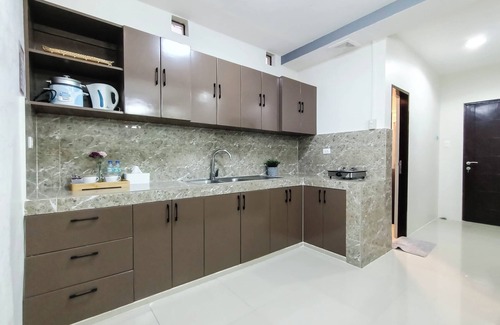Mabini Apartment | Manzil Anilao B&B Superior bedroom U3