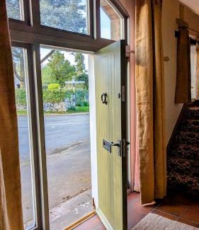 Great Strickland House | Maple Cottage, Stylish Holiday Home for 6 Near the Lake District