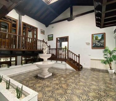 Vernejo House | María Bonita Chalet Villa independiente con pisc