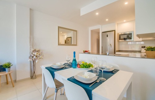 Alcudia Apartment | Mar Blau: Bright Beach Retreat