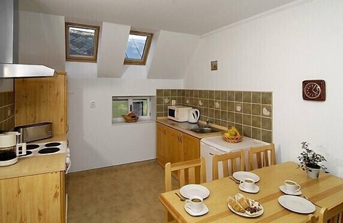 Ovesne Kladruby Apartment | Mar.Lazne:Renov. Farmstead with six en-suite double rooms,2 kitchens non-smoking