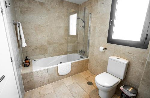 Casares del Mar Apartment | Mar y Jacuzzi cerca de Estepona