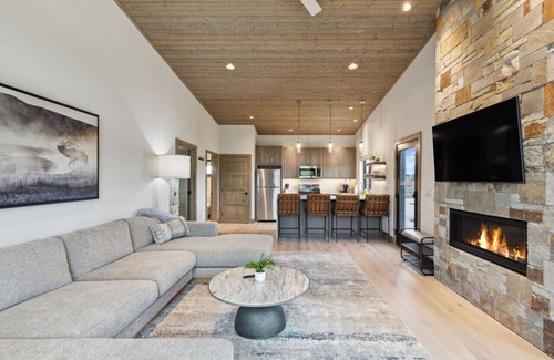 Grantsdale Apartment | Mara Luxury Cabin- Maple
