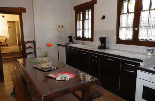 Saint-Pierre-le-Vieux House | Marais poitevin, large gite 11 pers, sem .,week-end. SEA, Puy du Fou 1h away