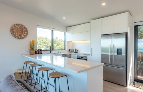 Surfdale Cottage | Marama Cottages - Luna Cottage - Located in the heart of Surfdale with outstanding views over the water this brand new 2 bedroom apartment is perfect for family holidays on Waiheke – walking distance to local beaches, off street parking for up to 2 v